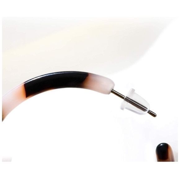 SALE💚 any 3 for $18 💚
 Tortoise Hoop Acrylic Resin Earrings - Picture 4 of 6